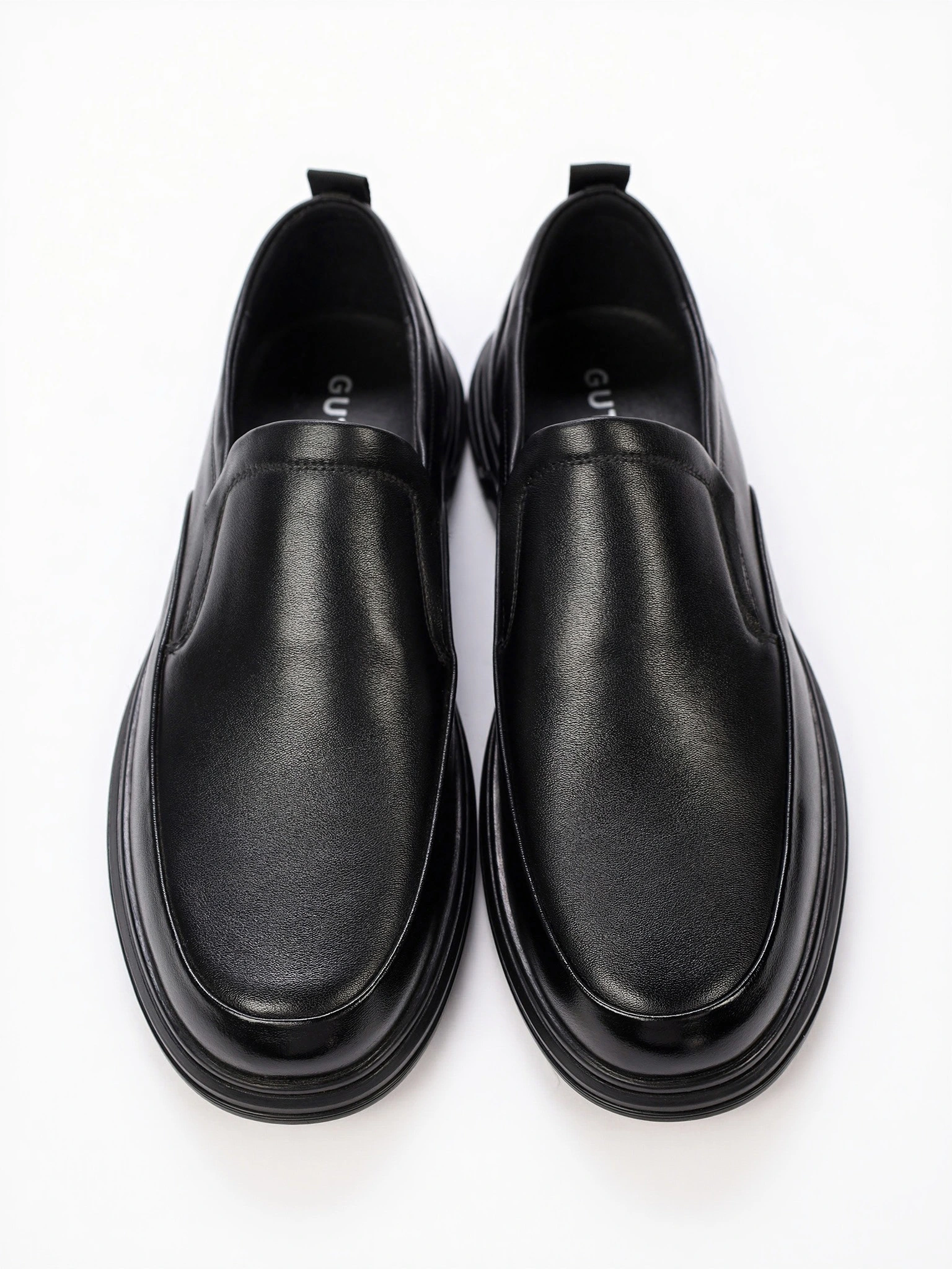 Туфли черного цвета с эластичными вставками